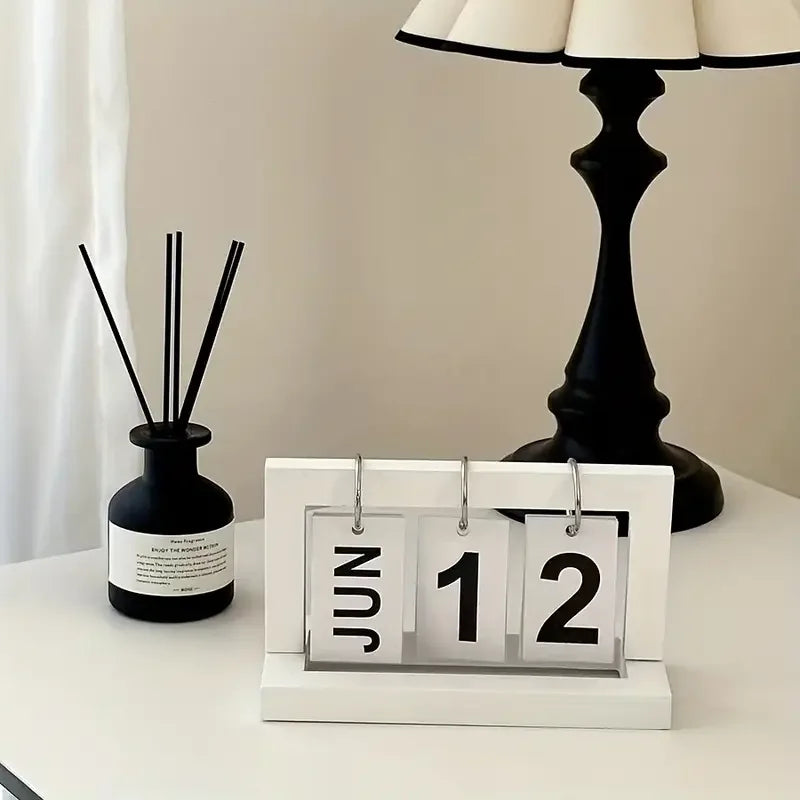 Minimalist Wooden Desk Calendar Ornament