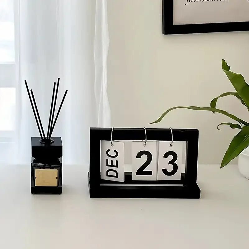 Minimalist Wooden Desk Calendar Ornament